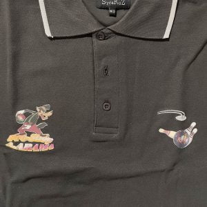 Polo-ProShop-GrisFonce-col-ivoire-dessin-loup-zoom
