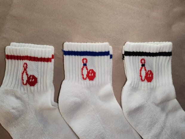 Chaussettes courtes femme (bordure rouge)