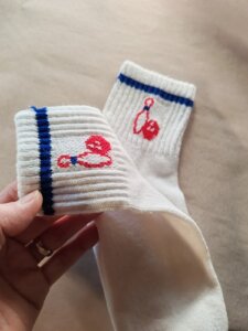Chaussettes Bowling brodées femme bordure bleu