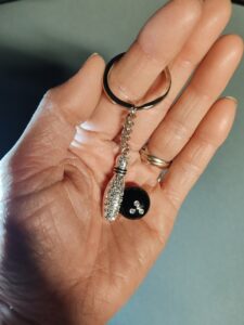 Porteclé Quille + boule avec les petits cristaux presentation