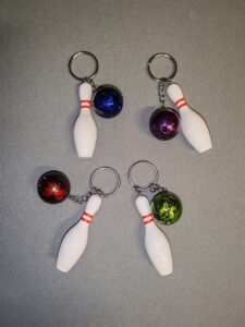 Porteclé Quille + boule avec un anneau (4 coloris)